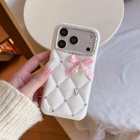 Luxury Quilted iPhone 13/14/15 Pro Max Case with Rhinestone Bow & Pearl iPhone 13 balta