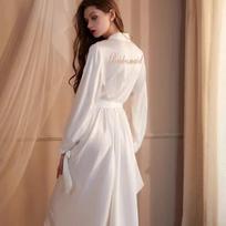 Tikro šilko vestuvių vakarėlio seserų komandos nuotakos chalatas su auksinėmis raidėmis Kimono šilkiniai pižama pamergės chalatas motinos dušo miego drabužiai 2XL white