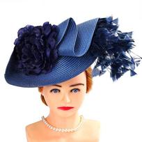 Elegantiškas retro britiškas plunksnų gėlių skrybėlaitė - universalus hipodromo galvos apdangalas tamsiai mėlyna