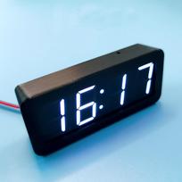 DC 5V 12V USB AUTOMOBILIO Laikrodis GPS Beidou Laiko nustatymas 12/24 Valandos Elektroninis Laikrodis LED Skaitmeninis LAIKO Rodymas Išjungimo Atmintis Stalo Laikrodis balta