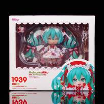 10cm/3.94in #1939 Hatsune Miku Anime Figure 15th Anniversary Strawberry Miku Action Figure #1940 Miku Collection Model Doll Toys gray