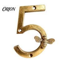 Bitės durų ženklas, namo numeris laukui, atsparus oro sąlygoms lydinio plaukiojantis adresas, lauko numeriai, metalinės durys, pašto dėžutė, siena, kiemas, vintažinis 5