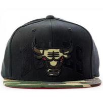 Chicago Bulls išsiuvinėta beisbolo kepurė Vyrams Moterims Reguliuojama Platus kraštas Snapback kepurė Streetwear stiliaus Adjustable black