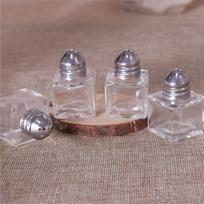 Portable Mini Glass Spice Jar with Sprinkler, Clear Seasoning Bottle for Outdoor Cooking & BBQ Round Vertical Striped Bottle