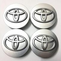 „Toyota 2026“ nauji ratlankių gaubtai, 4 vnt., 62 mm automobilio ratlankio centro stebulės dangtelio ratlankio stebulės apsauginis dangtelis, atsparus dulkėms, emblema, „Toyota c“ automobilio lipdukas gray