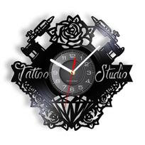 Tatuiruočių studijos ženklas Tatuiruotė Individualus vardas Tylus vinilinės plokštelės sieninis laikrodis Tatuiruočių parduotuvė Tatuiruočių mašinėlė Sienos dekoracija Hipiškas vyriškas dovanų gray