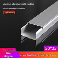 Banguotas metalinis vamzdis su sustiprintu nerūdijančio plieno kvadratiniu paviršiumi, montuojamas ant paviršiaus, skirtas biuro instaliacijai, grynai baltas, įleidžiamas 50*25 aluminum 1m