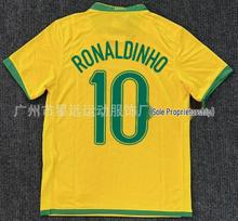 2002 m. Pasaulio čempionato Brazilijos Retro futbolo marškinėliai: Carlos #6, Ronaldo #9, #11 ir Ball Apranga. Large blue