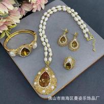 Natural Pearl Color-Change Sultan Stone Jewelry Set Women French Chic Minimalist 4-Piece Ensemble With Snake Chain Set gray