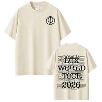 Šis šviesiai pilkas Rosalía „Lux World Tour 2026“ marškinėlis turi dvipusius spaudinius jos ikoniško flamenco pop stiliaus gerbėjams M beige