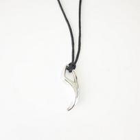 Viking Wolf Tooth Spike Pendant Necklace – Retro Adjustable PU Leather Cord 60cm white