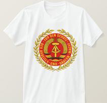 VDR DDR NVA Emblema Vokietijos Komunistinė Rytų Vokietija Vyriškas Dovana Marškinėliai. Vasariniai medvilniniai trumparankoviai marškinėliai su apvalia apykakle Nauji S-3XL 3XL red