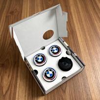 2026 Karštos 4 vnt. 56/68 mm plaukiojantys ratų centriniai dangteliai Emblema Ženklelis BMW 50-mečiui E90 E60 F10 F20 G20 G30 E53 E85 E70 E84 F48 1/3/5 OE8 4pcs 56mm white