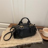 Trend Y2K Retro Rivet Shoulder Bag Spicy Girl Vintage Underarm Bag Pu Leather Handbag Locomotive Bowling Bag 25x7x12cm juoda