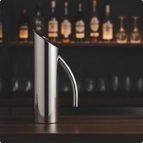 Stainless Steel Pitcher Polished Metal Water Mirror Finish Carafe for Hosts, Bartenders, 1.5L