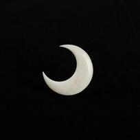Niche design natural shell moon brooch simple retro neckline anti-light crescent pin buckle versatile accessories beige