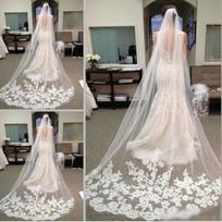 Trijų metrų minkšto tiulio vieno sluoksnio nuometas su šukomis Three-meter two-layer lace dramblio kaulas