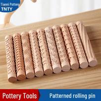 Vaikų keramikos įrankiai: Rankų darbo medinės tekstūros pagaliukai ir raštuoti kočėlai molio dirbiniams Pattern Stick 08 - Wave beige