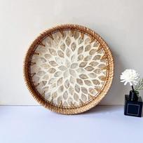 Rankų darbo rotango padėklas su kriauklių mozaika, dekoratyvinė sieninė lėkštė, kūrybiška dovana, boho stalo padėklas A2 24*3cm beige