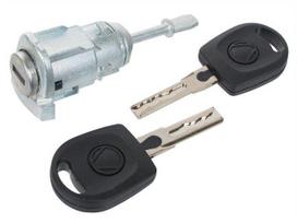 VW Passat B5 96-05 Front Left Lock Cylinder raudona