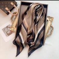 Prabangios prekės ženklo kaklaskarės moterims Skarų raštas Šilko satino Hijab Šalikas Moteriškas Bandana 70*70cm Kvadratinės skaros Moteriškos gray