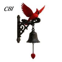 Vintage Style Doorbell Ornament Red Bird Garden Bell, Wall Mounted Outdoor Dinner Handcrafted Resin Bell Yard Decor for Porch Patio Entryway Farmhouse raudona