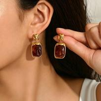 European and American jewelry, niche retro Hong Kong style inlaid gemstone earrings, geometric high-end fashion stud earrings brown