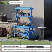 Didelis masyvmedžio pastoralinis gėlių stovas-vežimėlis: Kūrybingas prekybos centro vitrinos ir lauko dekoracijų stovas 2-Tier Blackboard Trolley