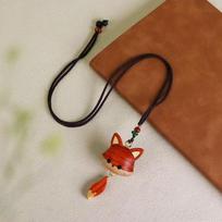 Rankomis raižytas medinis mielas mažas lapės pakabukas Karoliai Raktų pakabukas Universalūs dekoravimo aksesuarai Papuošalai Dovana 01 beige