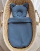 Muslino kūdikio miegmaišis su meškučio pagalve, 2 dalių komplektas, denim mėlynas
