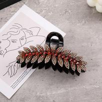 Rhinestone Fan-Shaped Flower Shark Clip: Elegant Retro Hair Accessory raudona