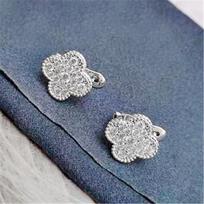 Four-Leaf Clover Diamond Ear Cuff - Women's Luxury French Style Niche Earrings gray