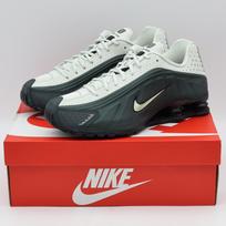 HQ1988-300 Nike Shox R4 Juoda Eglė Eglės Aura Juoda Alyvuogių Aura (Vyriški) 9 black