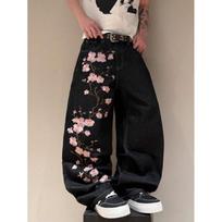 Mens High-Waisted Loose Straight Cut Denim Jeans With Floral Embroidery Water Washed Vintage Style Medium gray