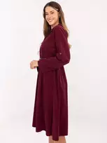 Bordo midi suknelė su diržu ir sagtele rankovėje
