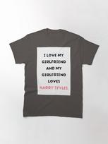 Harry Styles Myliu savo merginą, o mano mergina myli Harry Styles Klasikinis T-shirt S tamsiai pilka spalva