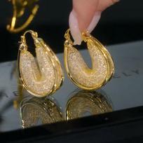 Light luxury high-end Hong Kong style mesh super flash crystal geometric earrings niche design ear buckle temperament personalized earrings beige