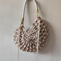 Luxury Hand-woven Shell Bag Women Seaside Conch Shell Messenger Shoulder Bag Exquisite Pearl Chain Fashion Holiday Shopping Bag gray