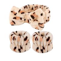 Rankomis siuvinėta riešo juosta veido prausimui ir vandeniui atspari riešo juosta, aksominis galvos lankelis su drugelio galu moterims 3-piece set beige