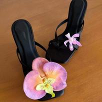 Madingos prabangios drugelio orchidėjos mulės moterims, prekės ženklo dizainas, elegantiškos satino šilko stiletto basutės, moteriški vakarinio vakarėlio aukštakulniai batai 38 juoda