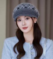 Women's Plush Beret Hat - Windproof Cold-Resistant Winter Beanie for Outdoor Skiing, Sports & Casual Wear Winter Hat ONE SIZE pilka spalva