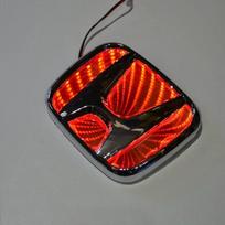 3D LED galinio emblemos apšvietimas Honda CRV Fit HRV Vezel Civic Accord Odyssey Jazz City Automobilio stiliaus bagažinės emblemos lipdukas Priedai 9X7.5cm raudona