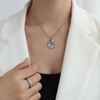 European Style Tulip Flower Pendant Necklace, 18K Gold Titanium Steel, Choker Clavicle Chain gray