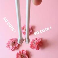 Kawaii Tiny Hands Shape Chopsticks Plastic Cat Paws Chopsticks for Kids Beginner Cute Tableware Gifts Dinner Tool white