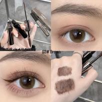 Opt for the compact silver tube mascara for natural curl, volume, waterproof, smudge-proof finish, with eyelash primer, ideal for all occasions. black