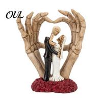 Skeleton Couple Resin Art And Hand Ornament, with Rose Base, Durable Gothic Themed Collectible Skull Wedding Decor, for Halloween Decoration A beige