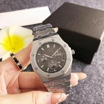 Luxury silver men's watch, green disc chronograph, steel belt quartz watch, business commuter fashion men's accessories watch black