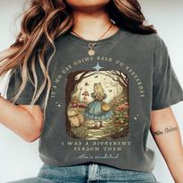 Vasaros Retro Alisos Stebuklų Šalyje Marškinėliai Juodi Akademinio Knygos Stiliaus Alisos Stebuklų Šalyje Literatūriniai Marškinėliai XL black