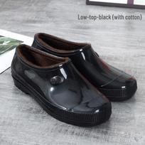 Vyriški žemo aulo vandeniui atsparūs neslystantys lietaus batai - Patvarūs guminiai batai darbo apsaugai ir naudojimui virtuvėje Pure black base-cottoned, 2 sizes smaller. 40 black