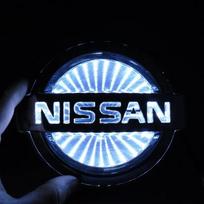 Automobilio priekinis galinis LED emblemos ženkliuko šviesos lipdukas Nissan Qashqai Teana Sentra Sylphy XTrail Patrol Juke Almera Versa priedams 11.7 X 10.0cm balta